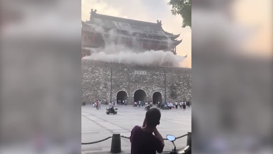 Roof of 600-year-old historic Chinese tower collapses