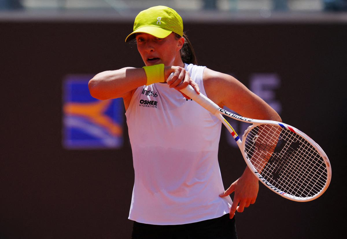 Holder Swiatek faces tough challenge to French Open dominance