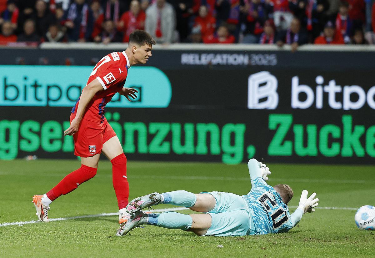 Heidenheim battle back for 2-2 draw with Elversberg in relegation playoff