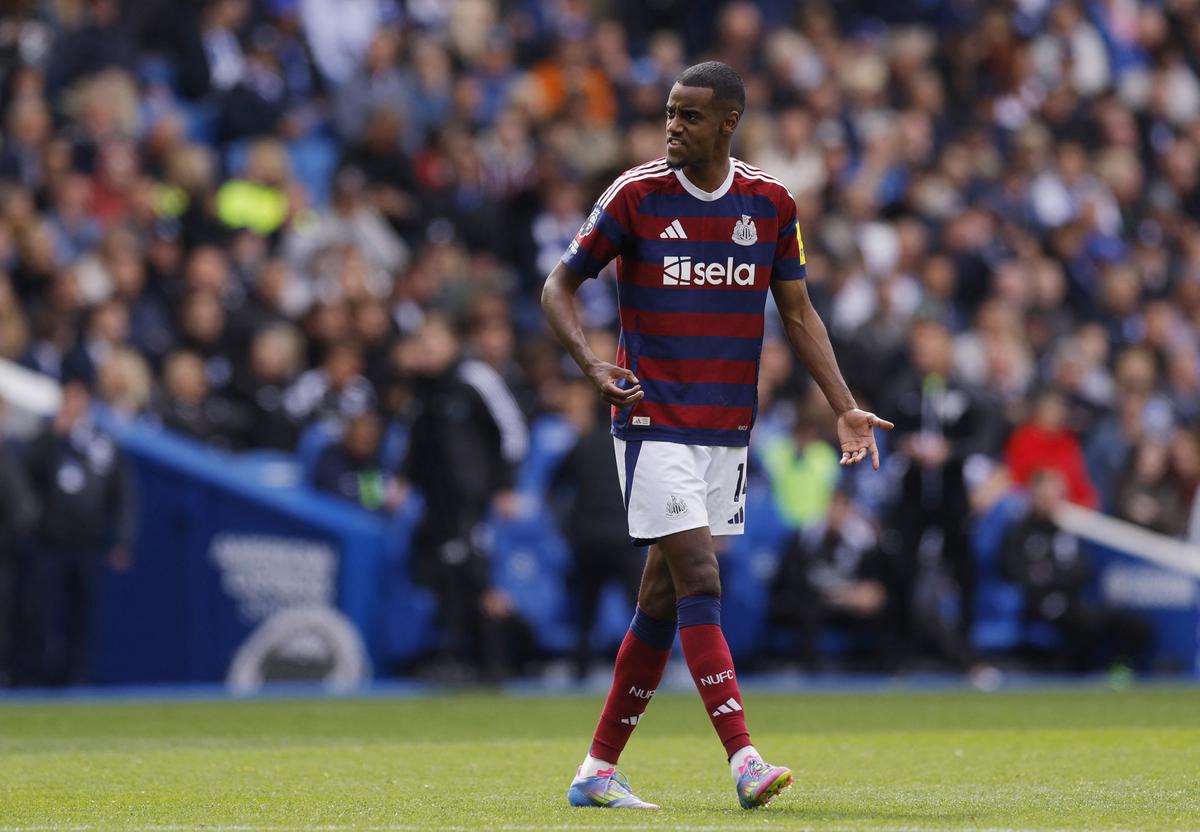 Newcastle's Isak likely to return for last Champions League push, says Howe
