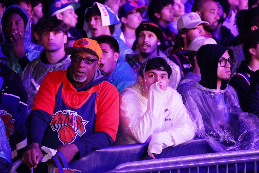 Knicks fans washed out after dreadful Game 2 loss to Pacers, dreary weather at Central Park watch party: ‘Very crushing’