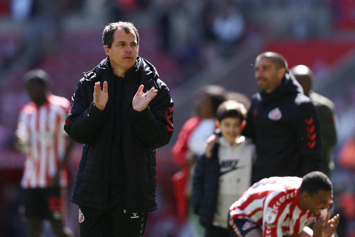 Frenchman Le Bris one game from ending Sunderland's top-flight exile