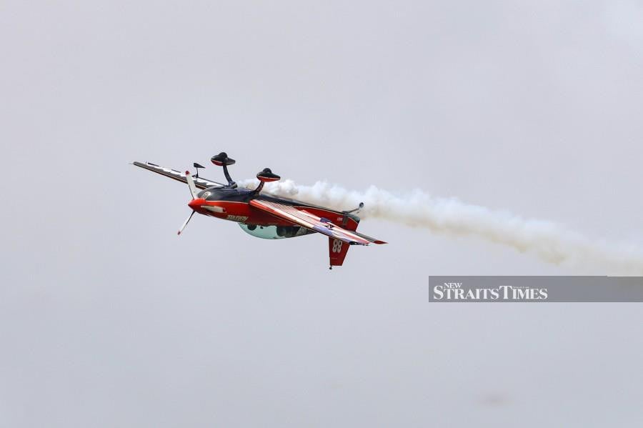 Veteran pilot paints skies over Pantai Cenang with sunset aerobatics