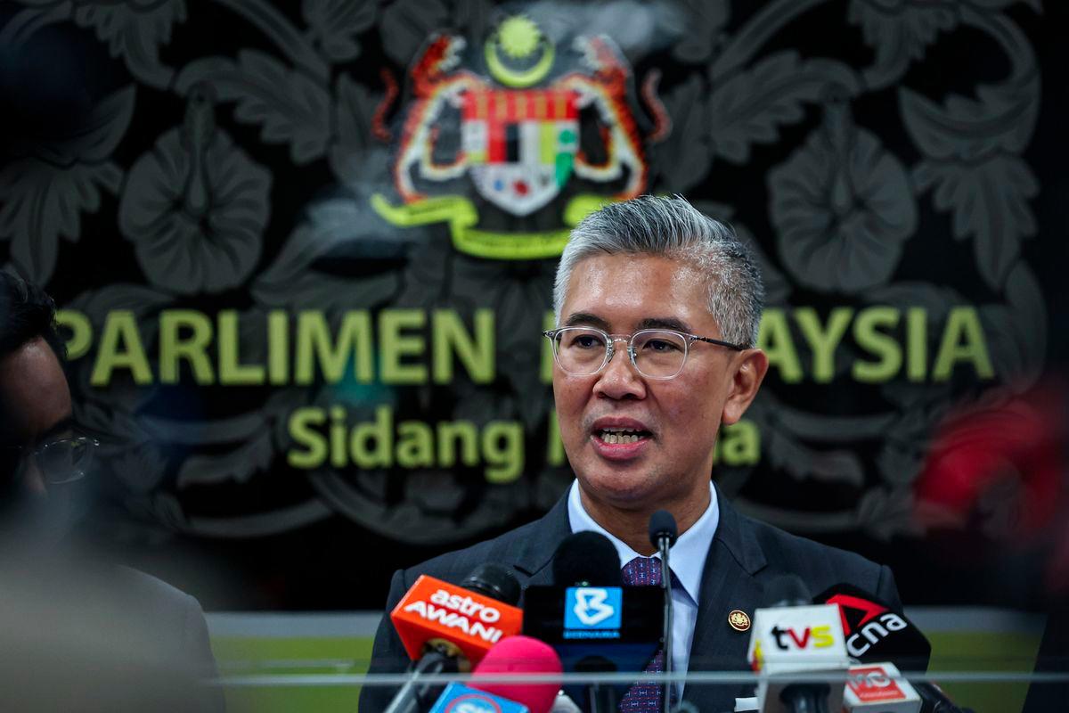 Malaysia Masters 2025: Tengku Zafrul, Sports Minister discuss court condensation issue