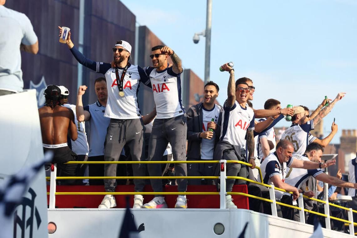 Thousands hail Spurs' Europa League heroes in victory parade