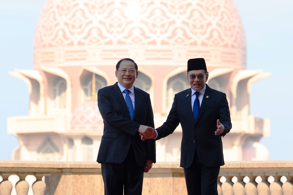 With four Malaysian banks in Laos, Anwar says political stability boosts investor confidence across Asean