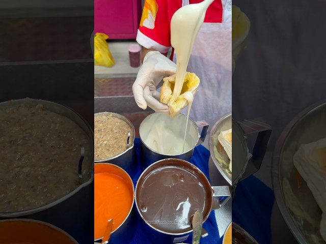 Famous Bangkok Roasted Buns With Various Flavors