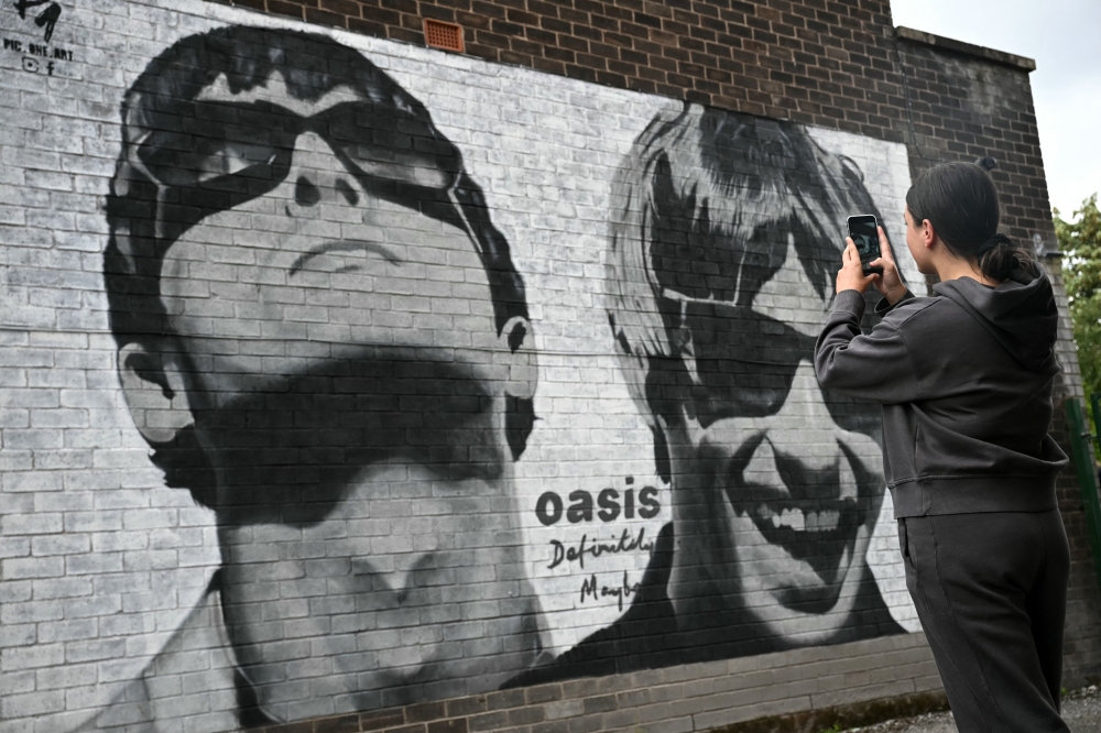 Oasis reunite for rehearsals ahead of first tour in 16 years… but Liam Gallagher missing from London studio?