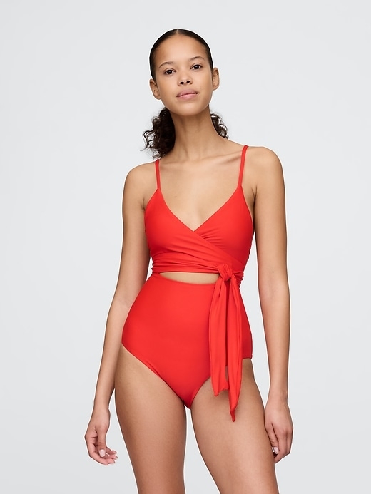 27 Gap Pieces That’ll Help You Make The Most Out Of Your Very Limited Wardrobe