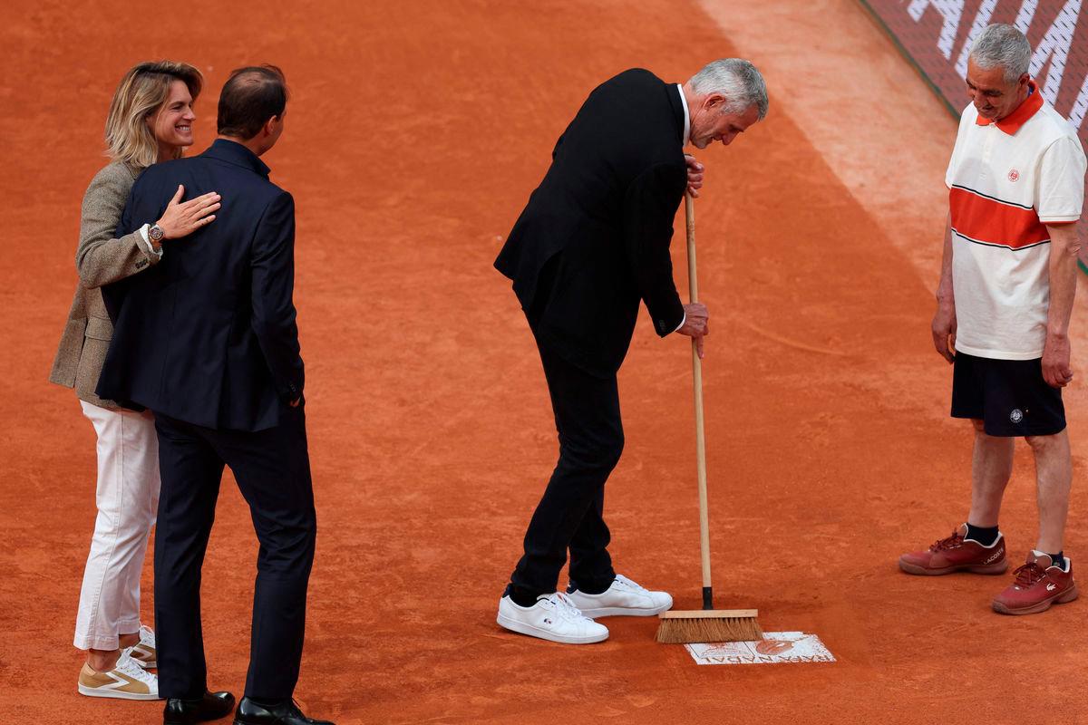 Nadal T-shirt resales ‘a shame’, says French tennis boss