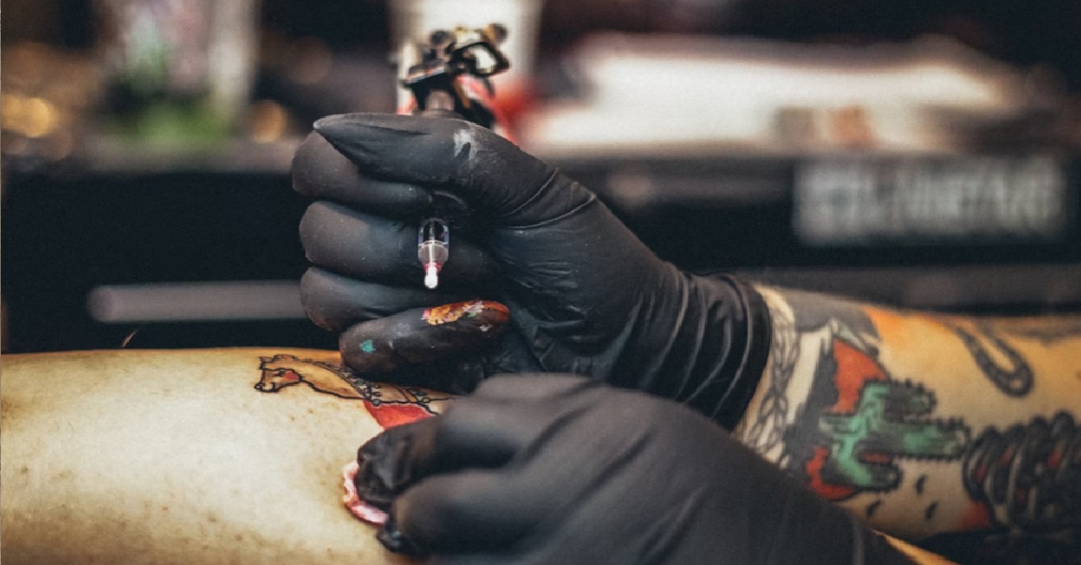 MAN RAGING BECAUSE WIFE GOT A TATTOO, ANGRY UNTIL LEAVE HOUSE