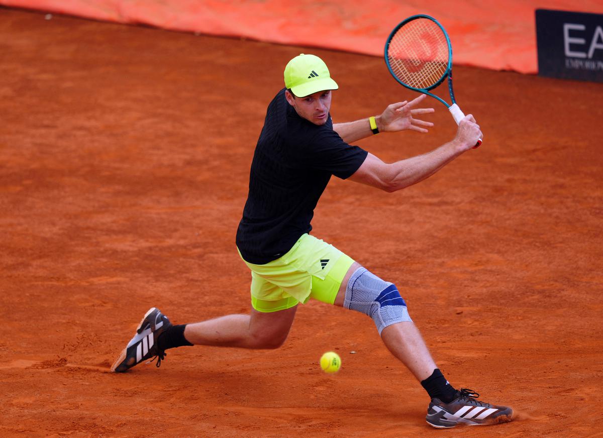 Djokovic-mentored Mensik overcomes crowd hostility for French Open win
