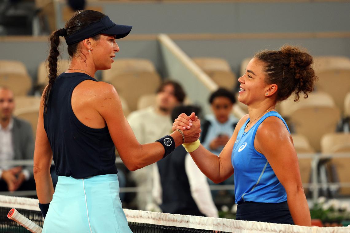 Nadal touch helps Paolini reach French Open third round