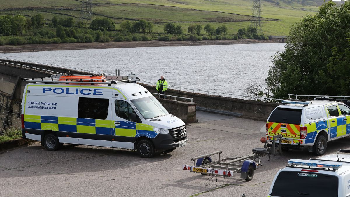 Baitings Dam: Girl falls into major UK reservoir as police launch huge search
