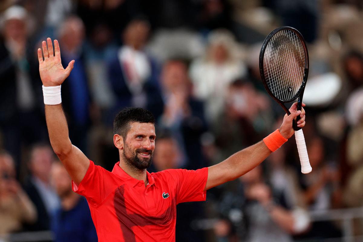 Djokovic cruises into French Open second round