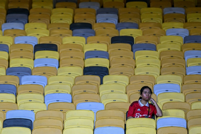 Man Utd stretch loyalty of 'numbed' Chinese fans to the limit
