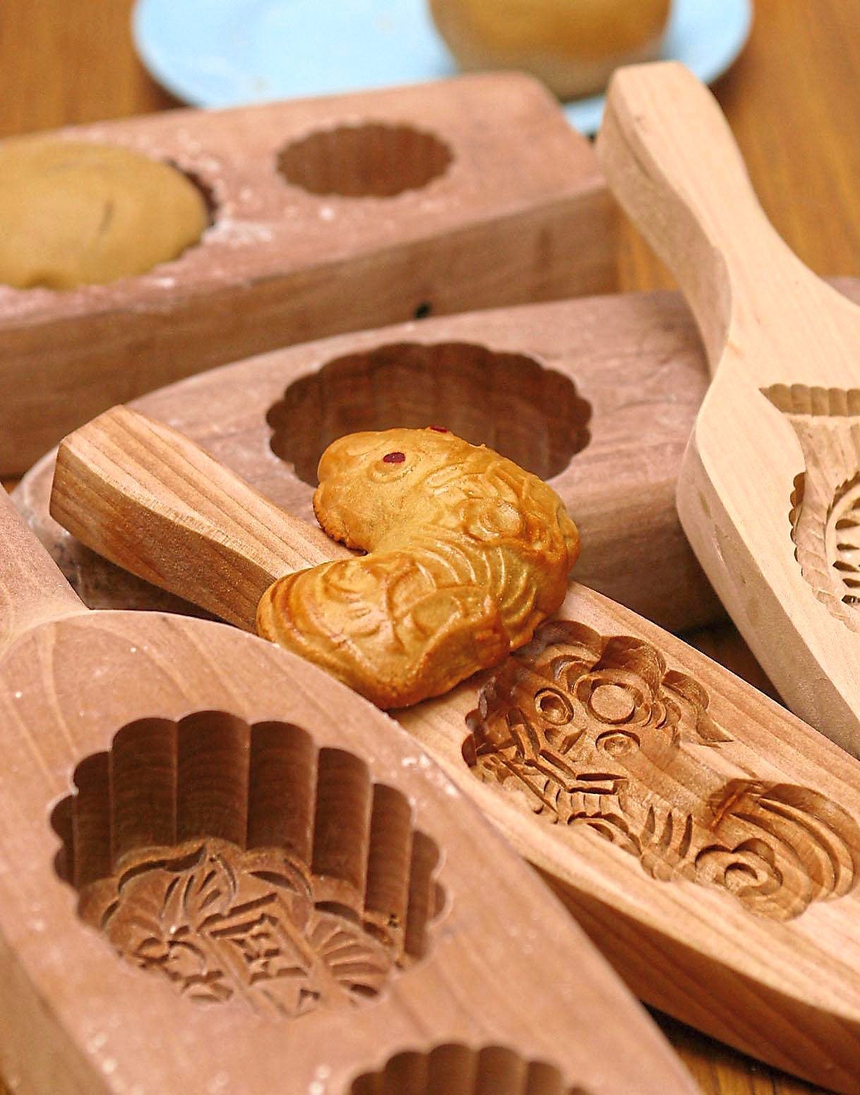 The last traditional pastry mould maker in Guangzhou races against machines