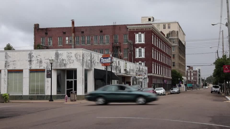 Hit film ‘sinners’ heads to cinema-less Mississippi city where set