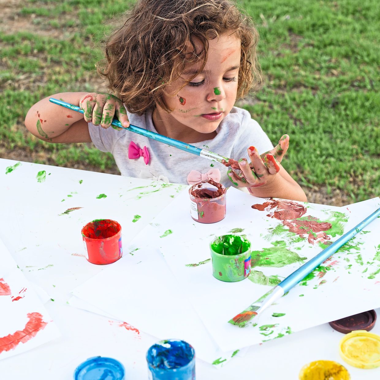 How parents can enrich their kids' learning through nature and art