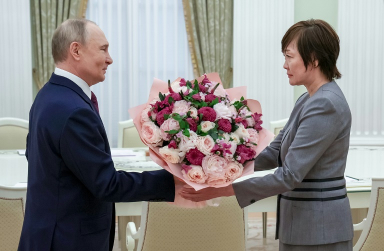 After trump, Shinzo Abe's widow meets putin