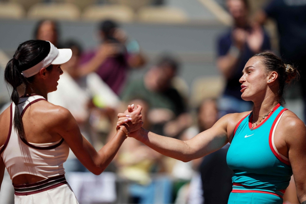 Sabalenka, Zheng cruise into fourth round while Alcaraz survives scare at Roland Garros