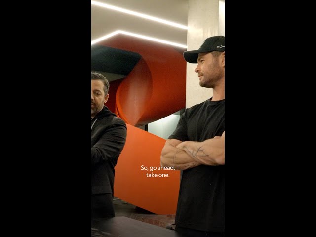 Chris Hemsworth watches as @DavidBlaine makes playing cards disappear #DavidBlaineDoNotAttempt
