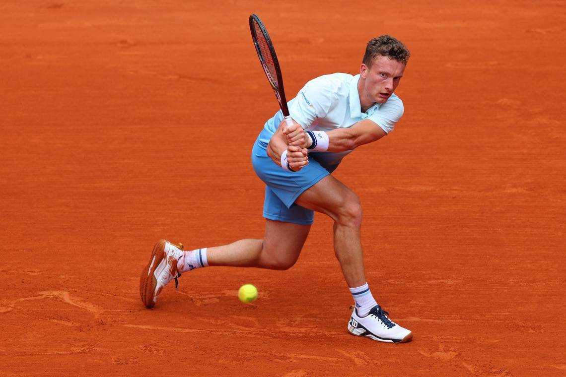Indomitable Sinner obliterates Lehecka to reach French Open fourth round