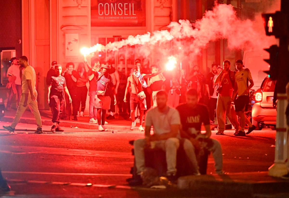 Wild celebrations in Paris for PSG's Champions League win