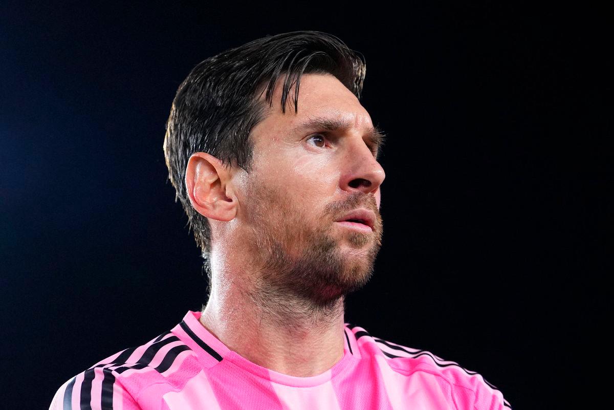Messi double as Miami hit five past Columbus