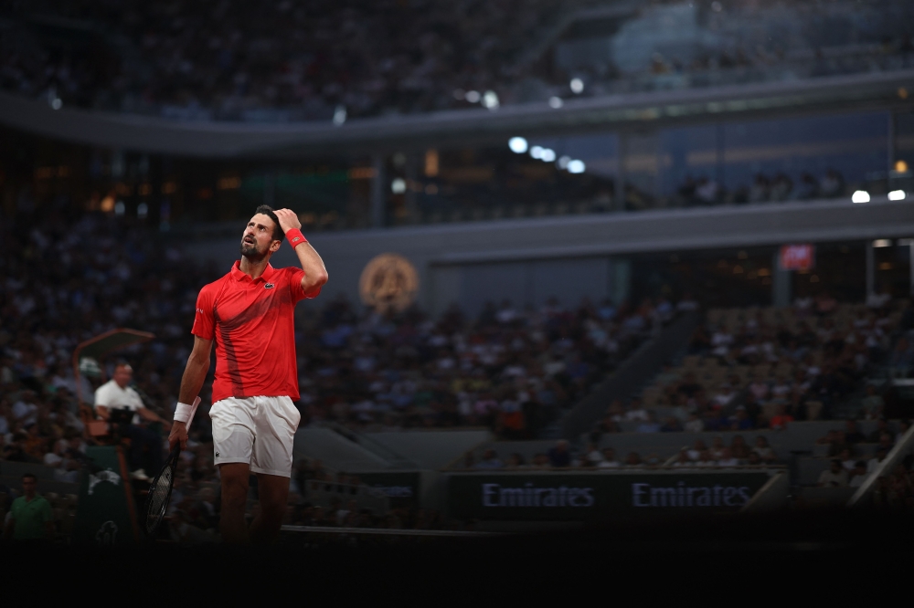 ‘Wow, so many goals!’ Djokovic wins at Roland Garros while the crowd cheers for PSG