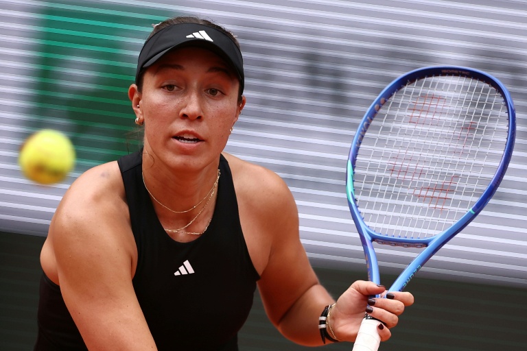 Sinner, Zverev into French Open last 16, Keys and Gauff fight through