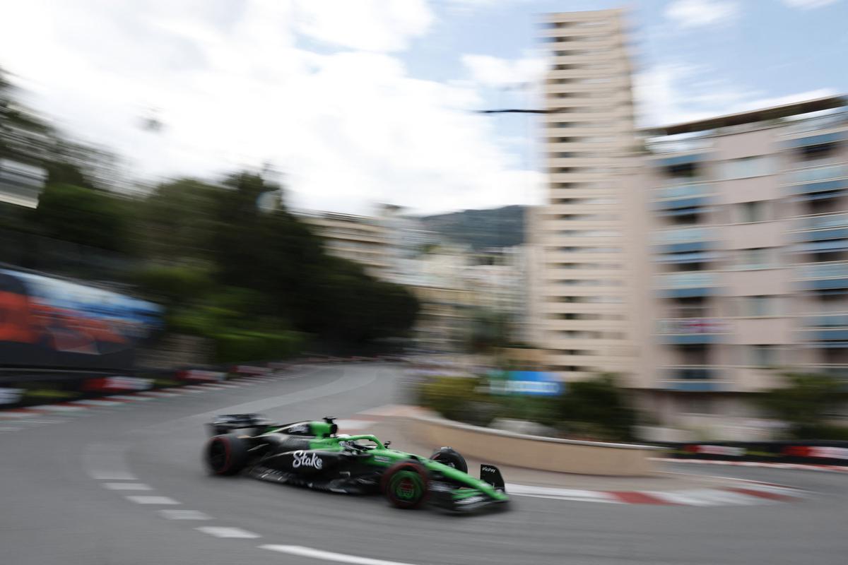 Hulkenberg's fine fifth lifts Sauber off the bottom
