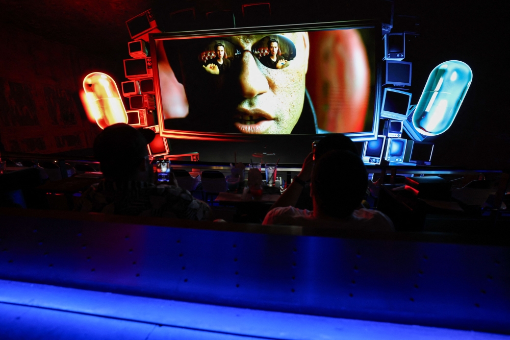Red pill or blue? ‘The Matrix’ returns as mind-bending 3D cinematic experience in Los Angeles