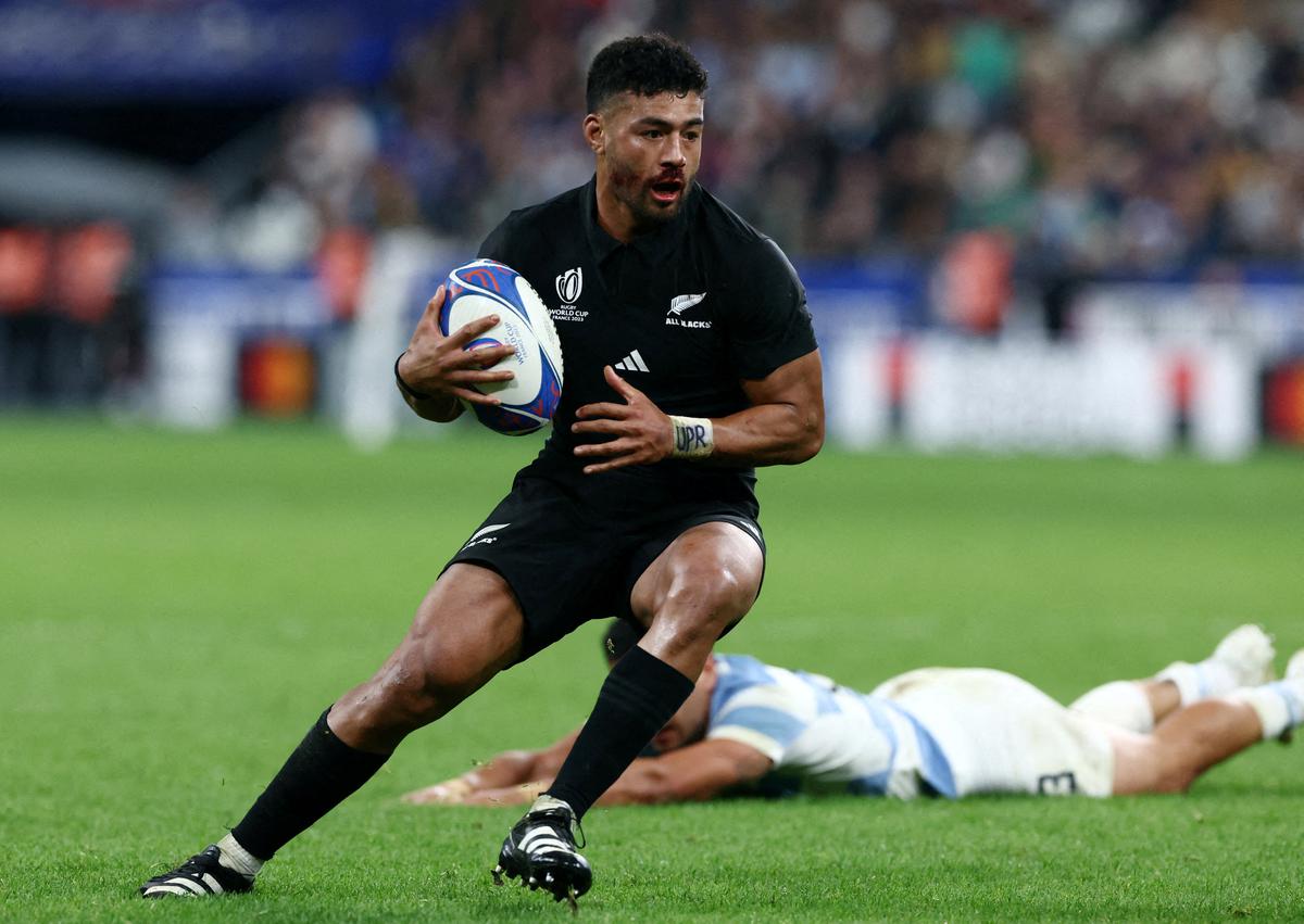 Broken hand no bar as Mo'unga scoops another Japan club title