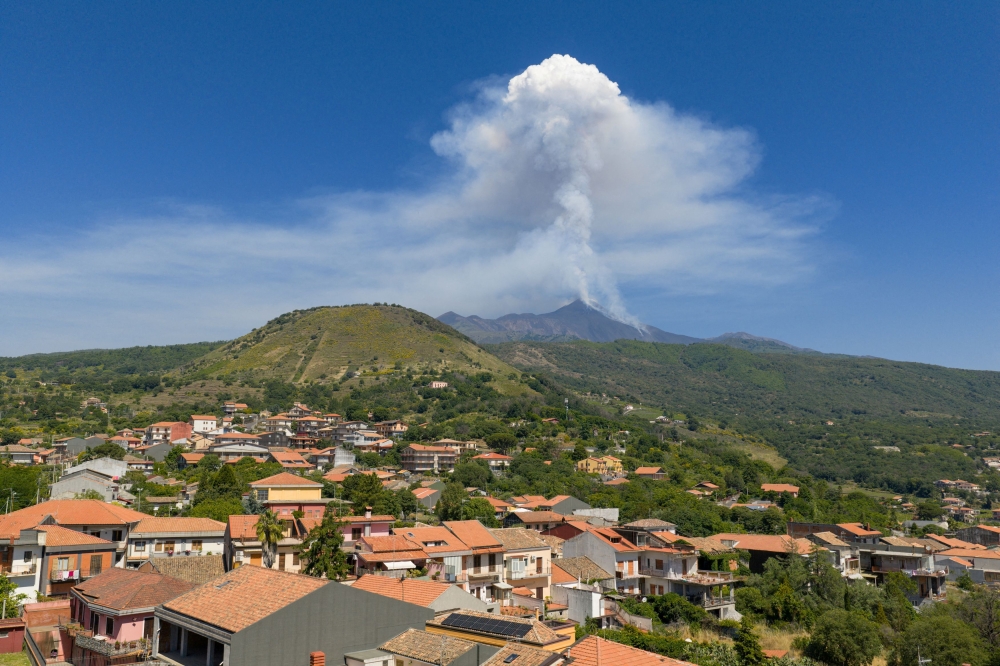 Italy’s Mount Etna unleashes dramatic eruption with lava fountain and 6.5km ash plume