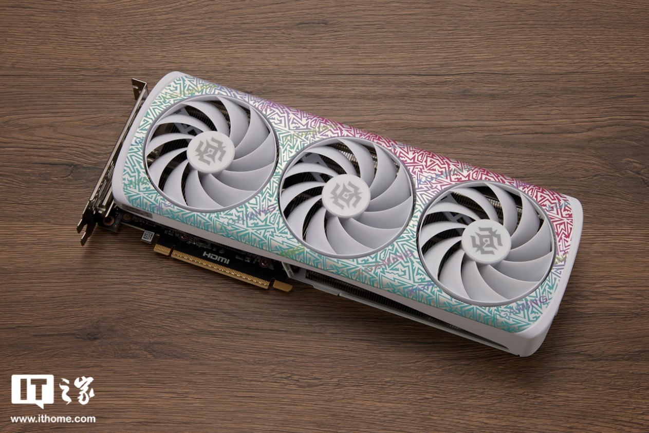 索泰 GeForce RTX 5060 8GB XGAMING OC 显卡评测：25% 性能提升