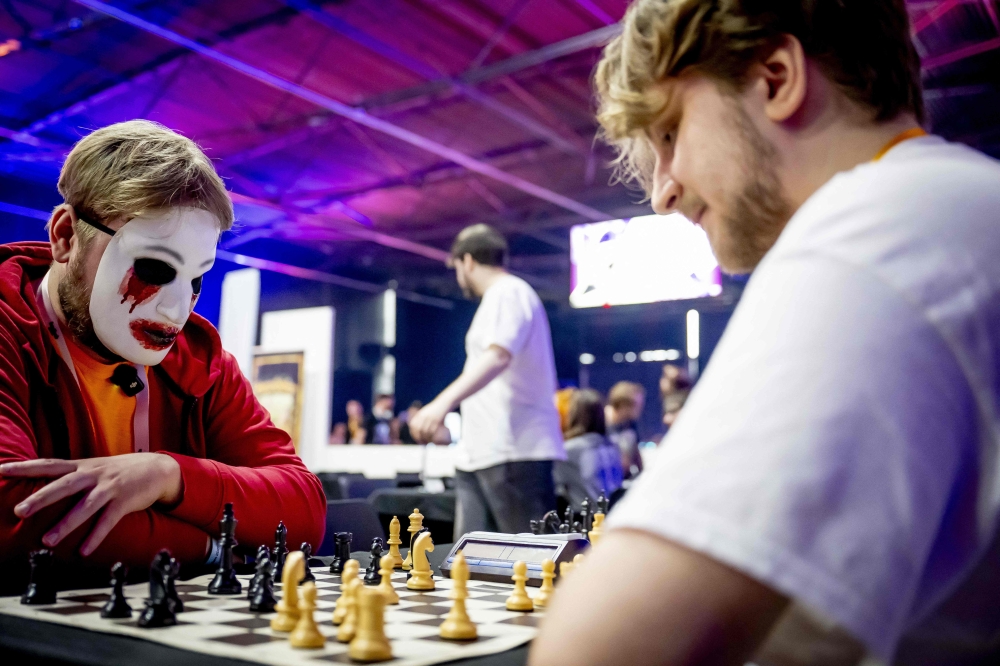 IRL hype: TwitchCon drops stream queens and meme kings into Rotterdam