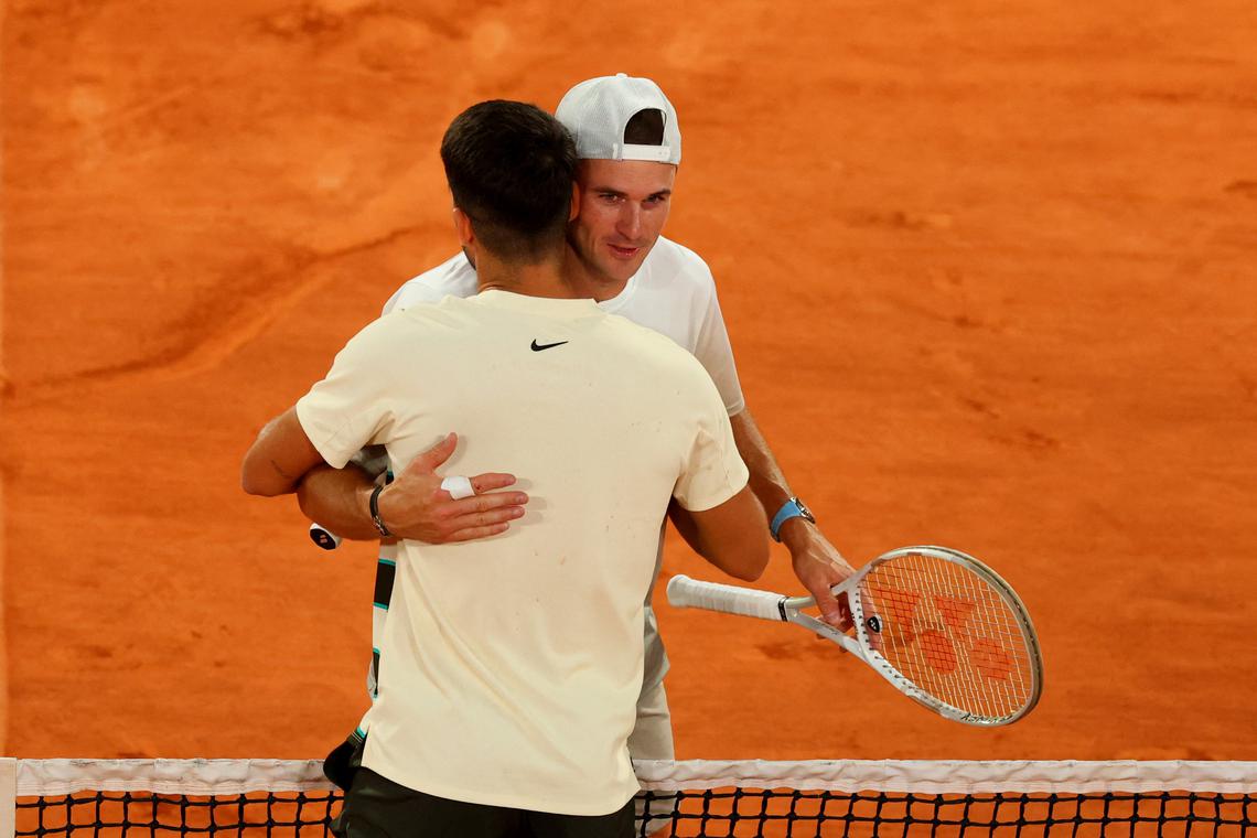 Merciless Alcaraz flattens Paul at French Open to reach semis
