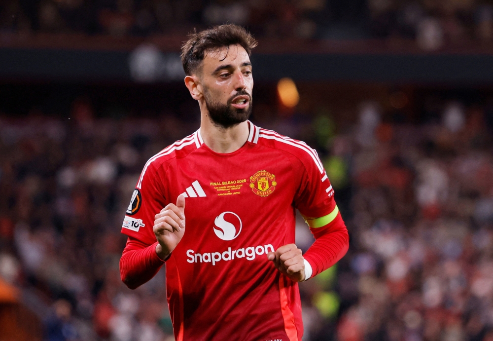 Fernandes snubs Al Hilal’s £100m offer, stays at Man United to play at ‘highest level’