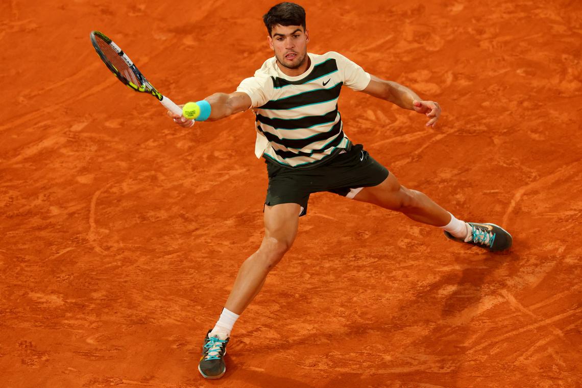 Alcaraz bludgeons Paul to reach French Open semis, Swiatek to face Sabalenka