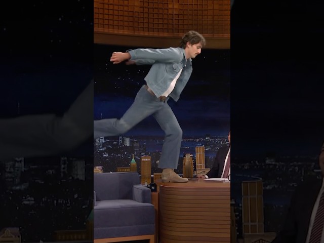 #BensonBoone does an impromptu backflip off of Jimmy’s desk 😮 #BensonOnFallon #FallonTonight