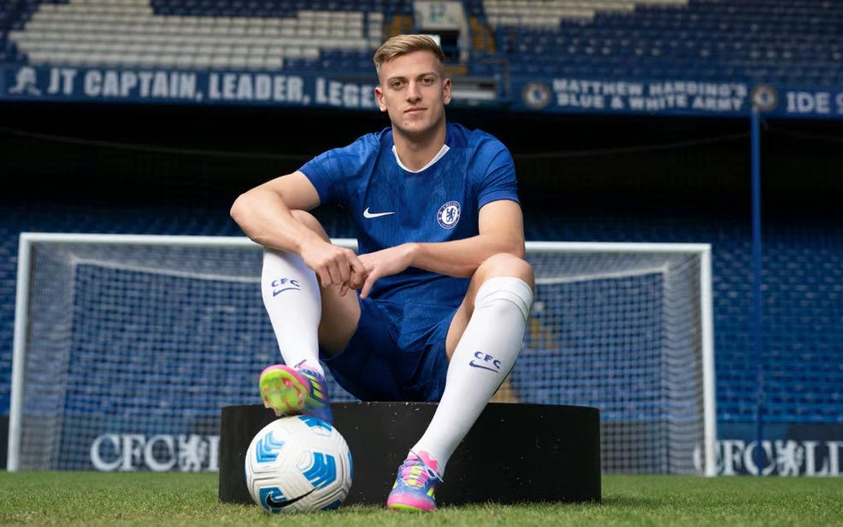 Chelsea win race to sign Ipswich striker Delap