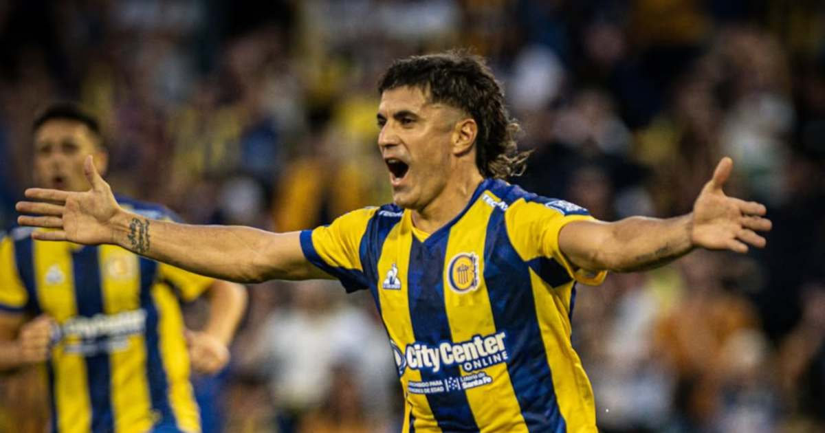 Argentine club suspends footballers, 9, over photo with idol from rival team