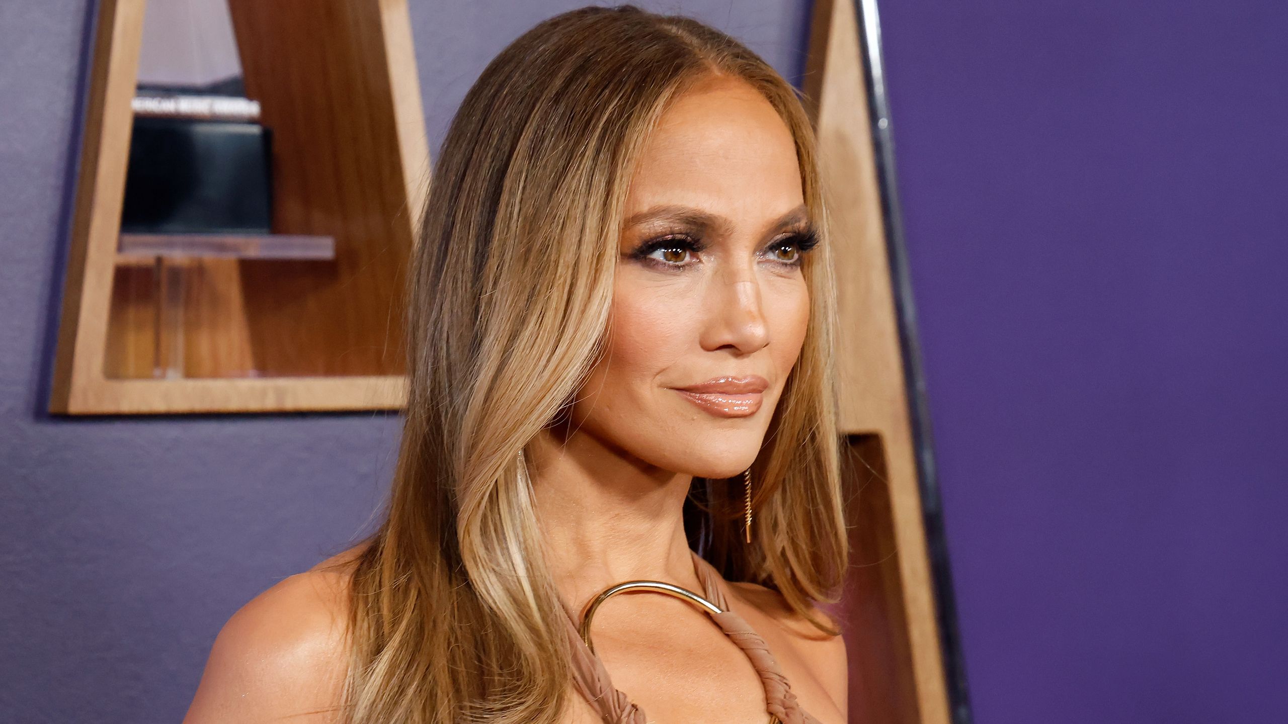 Jennifer Lopez Looks Like an Entirely Different Person in Her Blondest Hair Ever