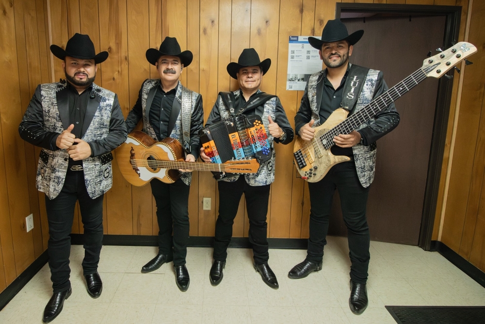 Mexican band Los Tucanes fined US$36,000 for singing songs glorifying drug cartels at Chihuahua concert