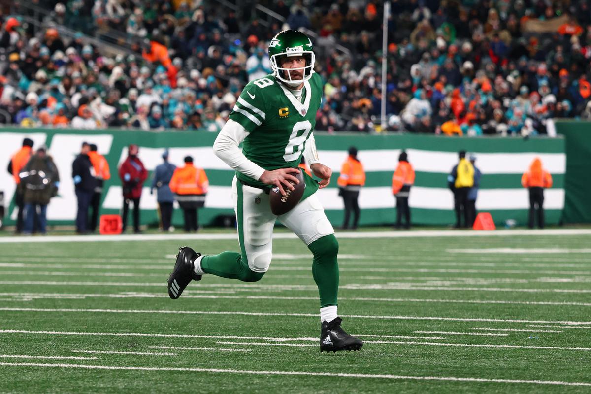NFL-Four-time league MVP Rodgers signs with Steelers, says report