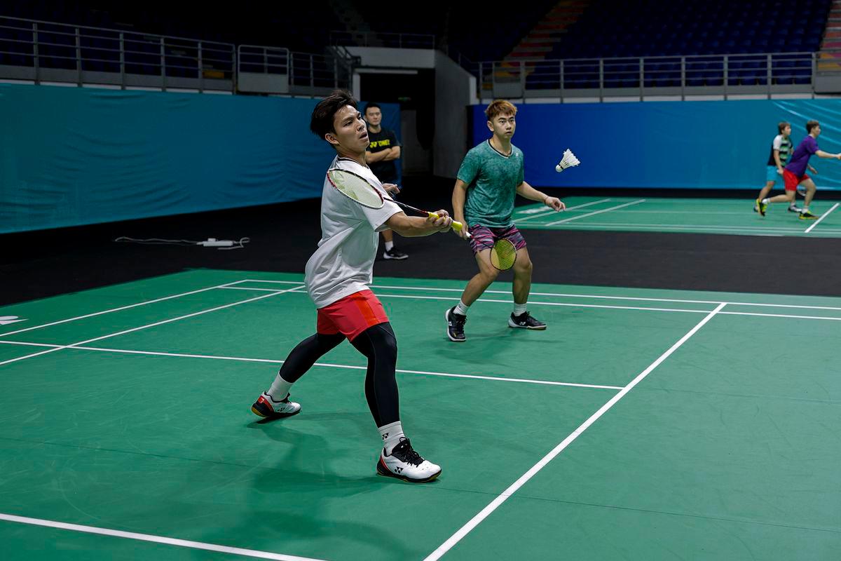 Sze Fei-Izzuddin lead five Malaysian pairs into Indonesia open quarter-finals