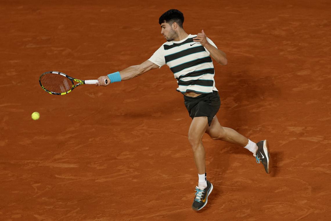 Alcaraz returns to French Open final after ailing Musetti retires