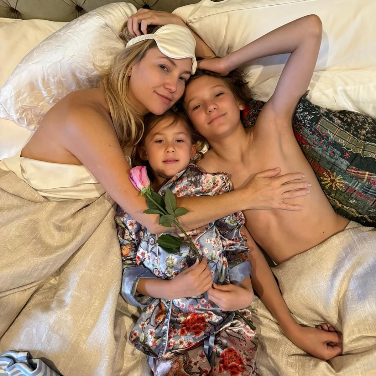 How Kate Hudson Played the "Long Game" When Navigating Her Blended Family 