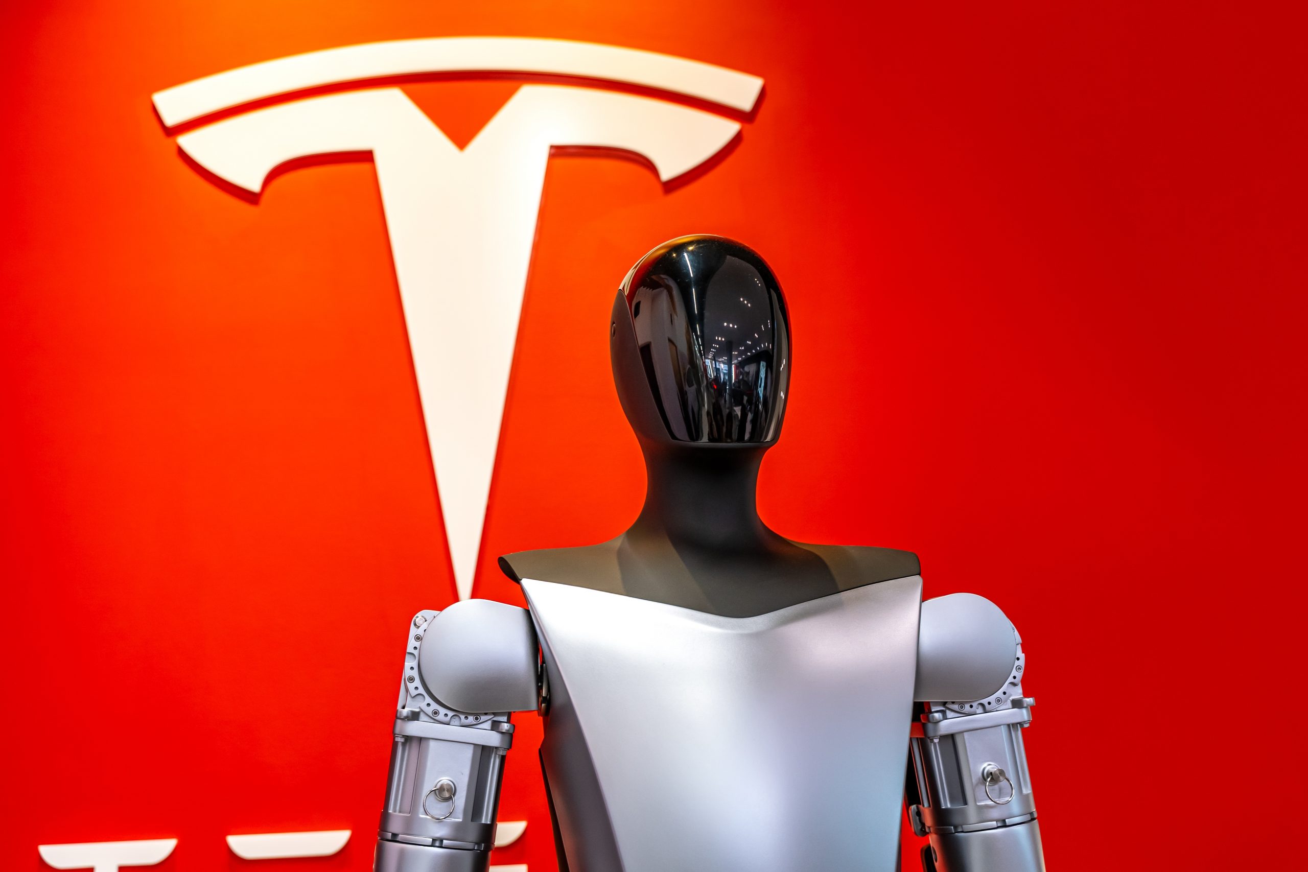 Tesla’s Optimus robot head Milan Kovac resigns